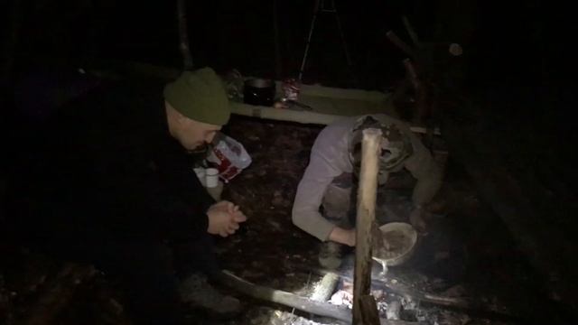 Как правильно отмечать ДЕНЬ РОЖДЕНИЯ в лесу! Ночевка у костра. Ноябрь смотреть онлайн