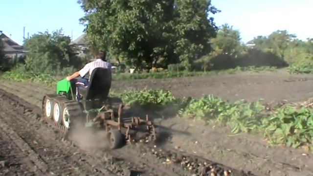 Выкапывание картошки грохотной копалкой. смотреть онлайн