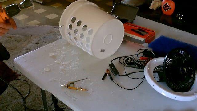 DIY Air Purifier! - The "2 Gallon Bucket" Air Filter! - ez DIY (100% solar powered!) смотреть онлайн