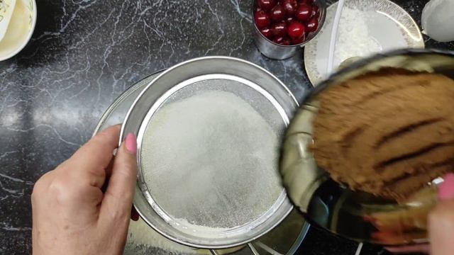 Рецепт от моей бабушки... Шоколадный пирог с вишней!!! смотреть онлайн