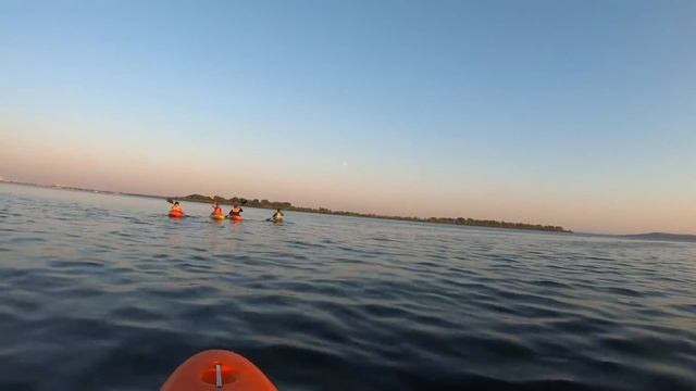 Каяк на Волге. Красивый закат на Волге. Kayaking смотреть онлайн