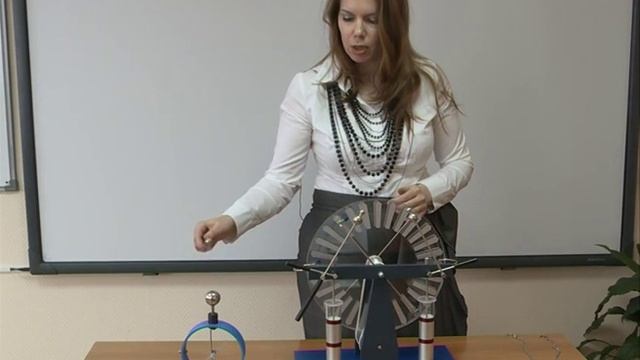 Электрическое поле. Электрофорная машина смотреть онлайн