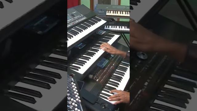 Hui Aankh Nam Aur Ye Dil muskuraya смотреть онлайн