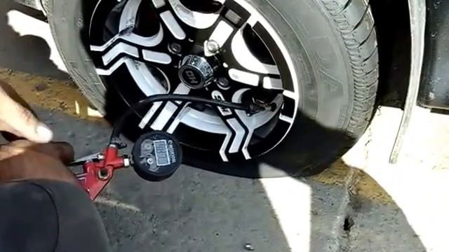 Чем лучше накачивать шины газом азота или воздухом?Если газ то только так,до полного спуска воздуха смотреть онлайн