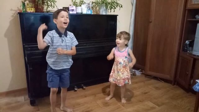 Мы стоим как грибы - зарядка в детском лагере смотреть онлайн