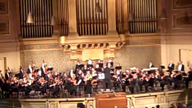 Leelanee Sterrett performing Strauss' Horn Concerto No. 2 смотреть онлайн