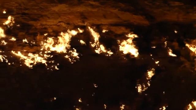 Дарваза́ (туркм. Derweze от перс. «دروازه» [дарваза] — «врата») — газовый кратер в Туркменистане. смотреть онлайн