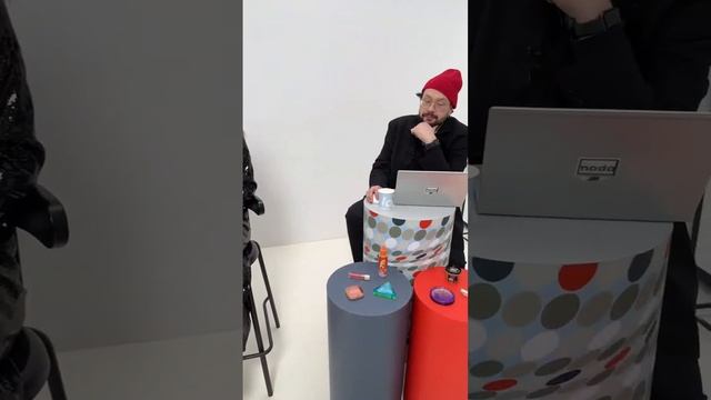 Новогодний макияж с глиттером — как его сделать? / Показывает визажист, пов смотреть онлайн