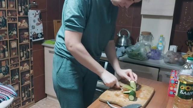 ВЛОГ:  Отправила посылку / Приготовила шаурму для мамы / Мукбанг с мамой