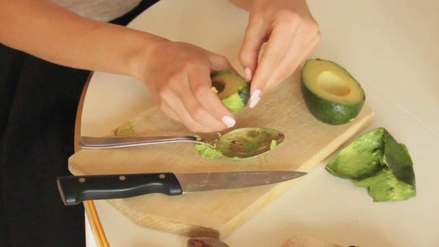 Брускетты с яйцом пашот, семгой и авокадо | Bruschetta with poached egg, avocado and salmon | смотреть онлайн