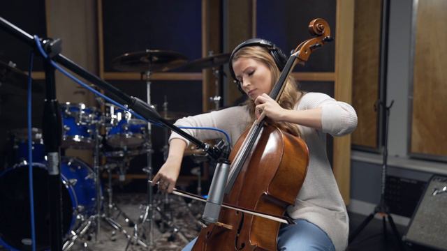 PreSonus PX-1 microphone: Foto Sisters' Gaylyn Foto on Cello 2 смотреть онлайн