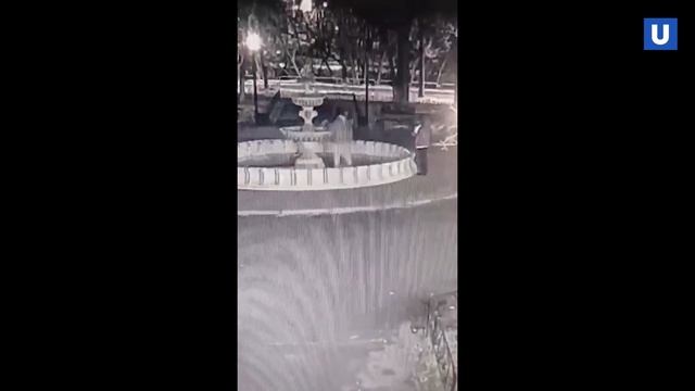 В северной части Миасса девушки сломали фонтан смотреть онлайн