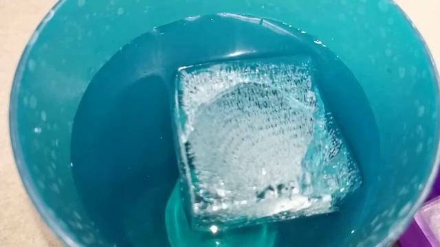 Ice cube cracking in slow motion смотреть онлайн