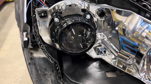 Разбор фар Subaru Outback/ Замена штатных ксеноновых линз на светодиодные Aozoom. До/ После смотреть онлайн