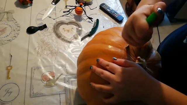 Украшаем дом к Хеллоуину! И режем тыкву ? смотреть онлайн