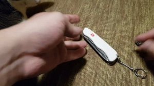 ВЕСЬ В БЕЛОМ: Victorinox Outrider 2017 // Сравнение с Huntsman