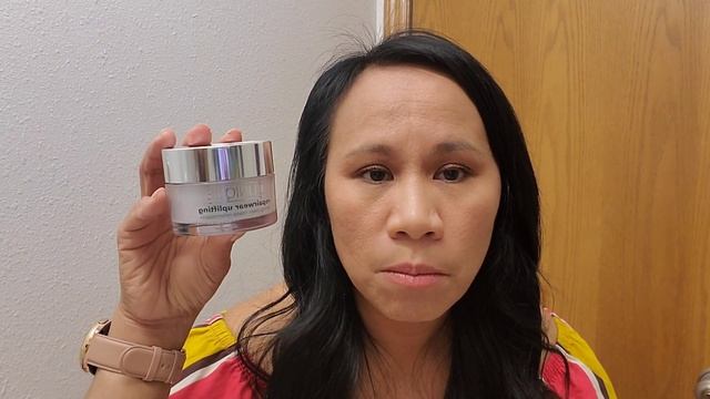 Skin Care Products Para Sa Sensitive , Mature, And Aging Skin| Lyra's Vlog смотреть онлайн