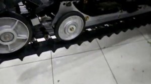 Снегоход, гусеница гуляет при движении, что делать