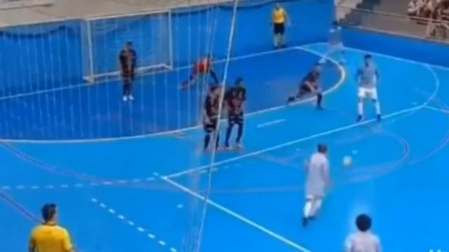 FUTSAL ТОП 10 Штрафных ХИТРО и НЕ ОЧЕНЬ, но оригинально разыгранные штрафные удары в футзале 2021 смотреть онлайн