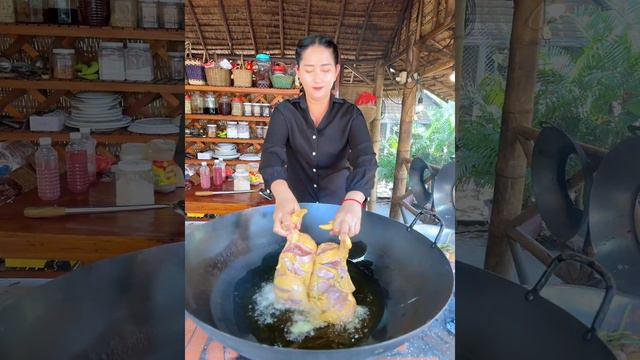 Mommy Sros cook pomegranate juice with chicken and eat spicy sauce | Cooking with Sros смотреть онлайн
