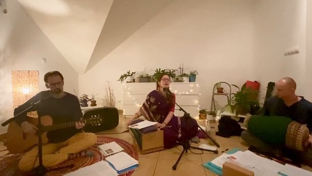 Om Namo Narayanaya mantra смотреть онлайн