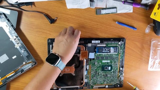 ACER Switch 12 (SW512-52) Internal SSD Replacement, Opening the Case and assembling смотреть онлайн
