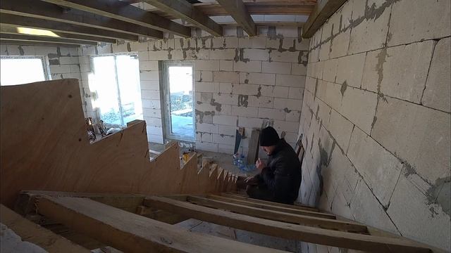 Лестница из бетона. Заканчиваю с опалубкой, вяжу армокаркас. смотреть онлайн