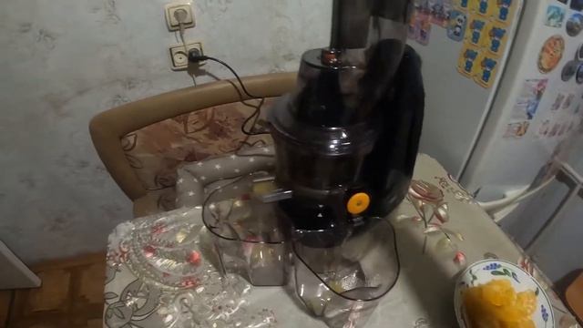 Обзор Соковыжималка шнековая Kitfort КТ-1104-2 смотреть онлайн