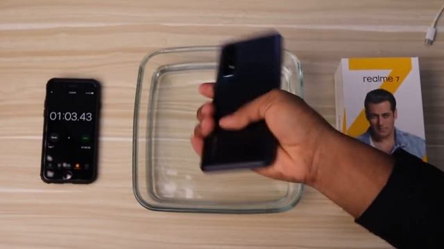 Realme 7 Water/Durability Test смотреть онлайн