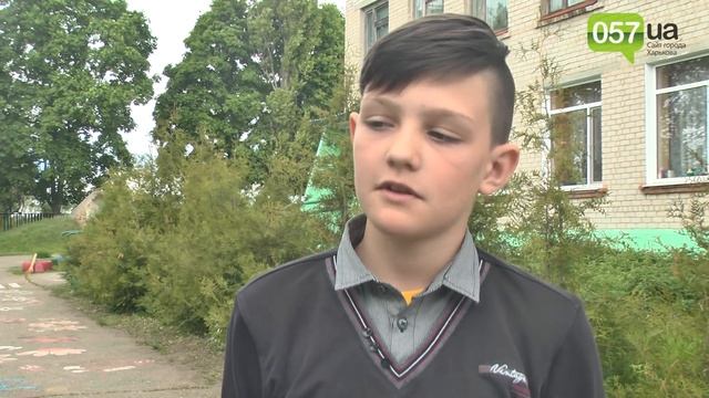 Директор харьковской школы чуть не придушил ребенка за украинскую стрижку смотреть онлайн