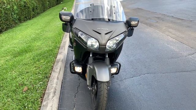 2016 Honda Gold Wing GL1800 F6B 19800mi смотреть онлайн