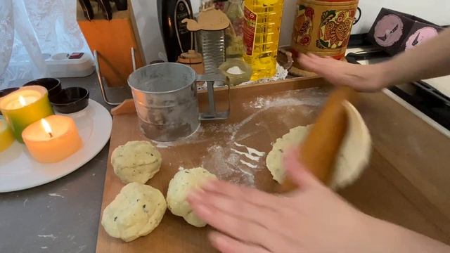 Пикантное печенье с розмарином и брынзой смотреть онлайн