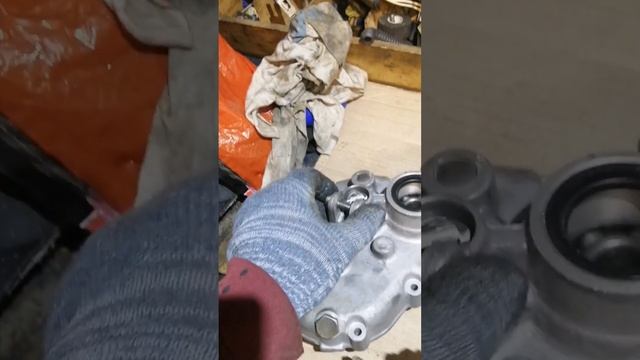 КПП ДНЕПР МТ 11. Течёт ручей, бежит ружей...? Устраняем вечно текущие ручьи масла из коробки. смотреть онлайн