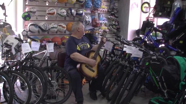 Народные таланты.Скромный продавец и настройщик в магазине спорт.товаров. смотреть онлайн
