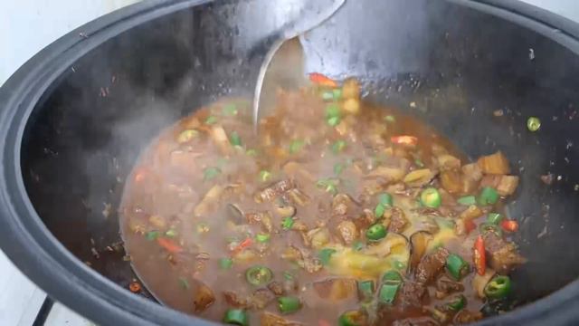 Braise A Large Piece Of Pork, Cook A Pot Of Spicy Pork And Braised Noodles | Mukbang Eating