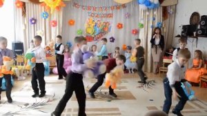 танец с ИГРУШКАМИ "Чудо детство" на выпускном в детском саду