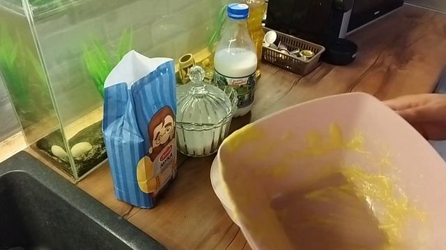 Готовим простой пирог в микроволновке за 5 минут смотреть онлайн