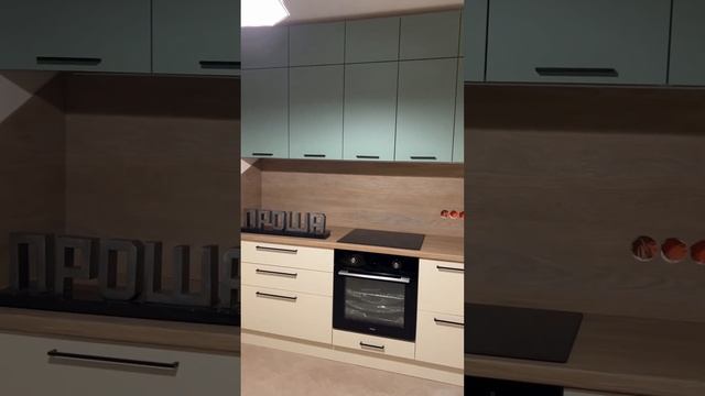 До/После. Ванильно Зеленая кухня со столешницей и фартуком под дерево в Северной Долине. Кухни Прош смотреть онлайн
