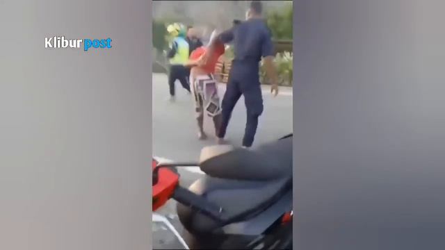 Laen Ba Hemu Tua No Fila Mai Uma Oho Fen Wainhira Nia Fen Halo Hela Dosi смотреть онлайн