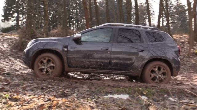 New Dacia Duster 2018 | 4x4 Driving Footage In Muddy Terrain