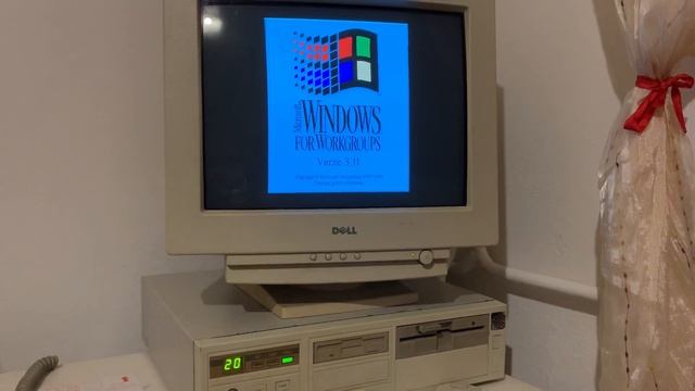 Startup of an old 386 computer running windows 3.11 смотреть онлайн
