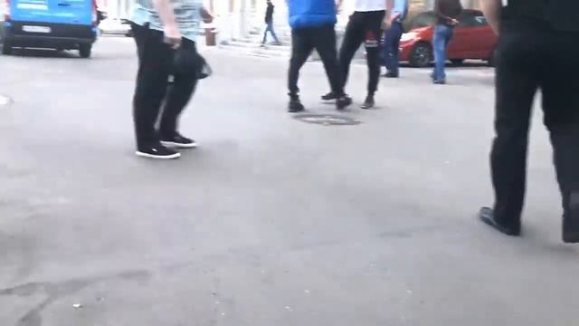 ТОЛПА КАВКАЗЦЕВ КАК ШАКАЛЫ ТОЛПОЙ ОДИН НА ОДИН НЕ МОГУТ СЛАБАКИ смотреть онлайн