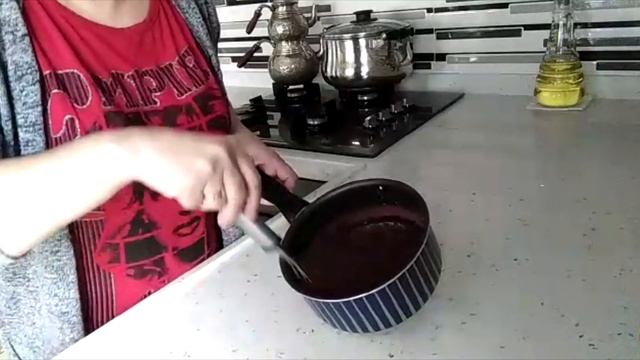 ГОТОВИМ В ГОСТЯХ ! ВЛАЖНЫЙ, ШОКОЛАДНЫЙ ПИРОГ . ГРОМ И МОЛНИЯ НИПОЧЕМ! смотреть онлайн