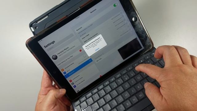 How to Sync Logitech Slim Keyboard Folio with iPad смотреть онлайн