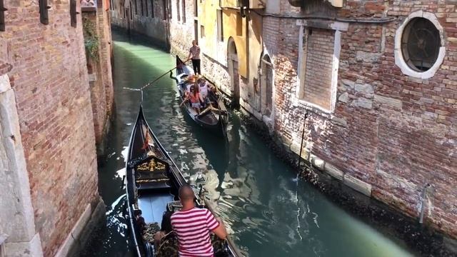 How Much Does It Cost to Ride a Gondola in Venice Italy? смотреть онлайн