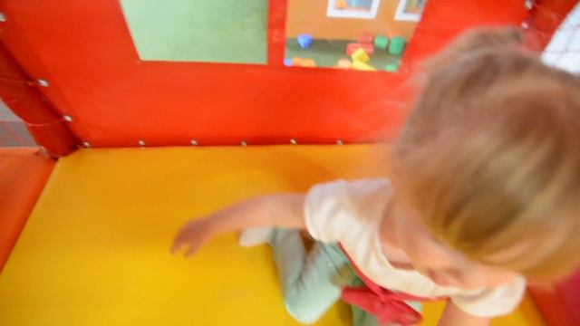 Развлекаемся в Cool Jumper Батуты Лабиринт Скаладром Climbing wall Trampolines Maze смотреть онлайн