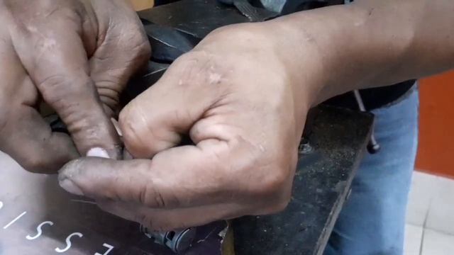 CAMBIO DE COMBINACIÓN Y UNIFICACIÓN DE LLAVÍNES HONDA CIVIC #LLAVE #CERRAJERO #LLAVÍNES #HONDA смотреть онлайн