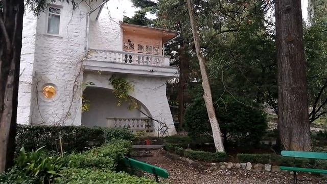 В Ялте парк и обалденная экскурсия в дом-музей Чехова смотреть онлайн