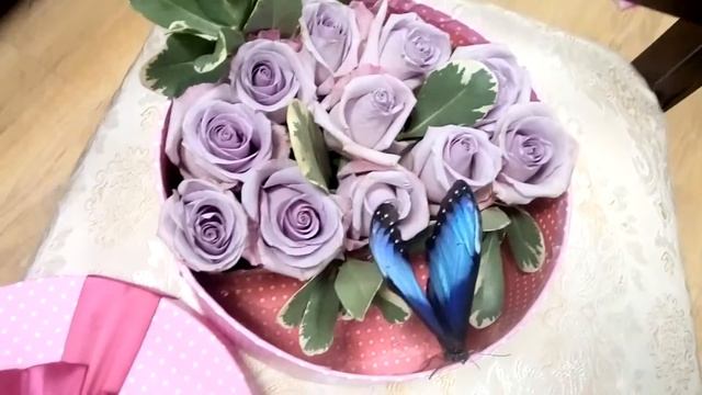 Голубая бабочка в сиреневых розах. Необычный подарок ? смотреть онлайн