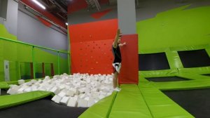 Как Сделать Заднее Сальто (Back flip) + БОНУС в Конце Видео! Прыжки На Батуте! Обучалка #8